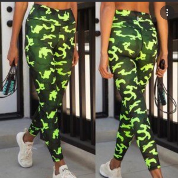 Free People Movement Tide Is High Green Neon Camo 7/8 Activewear LeggingSize S-M - Picture 4 of 15